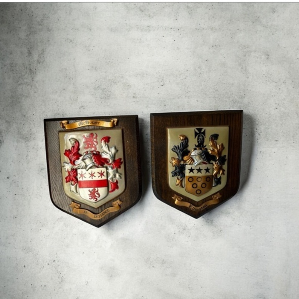 wooden plaques featuring family crests or coats of arms. McBrayer and Fllington. - Picture 2 of 16